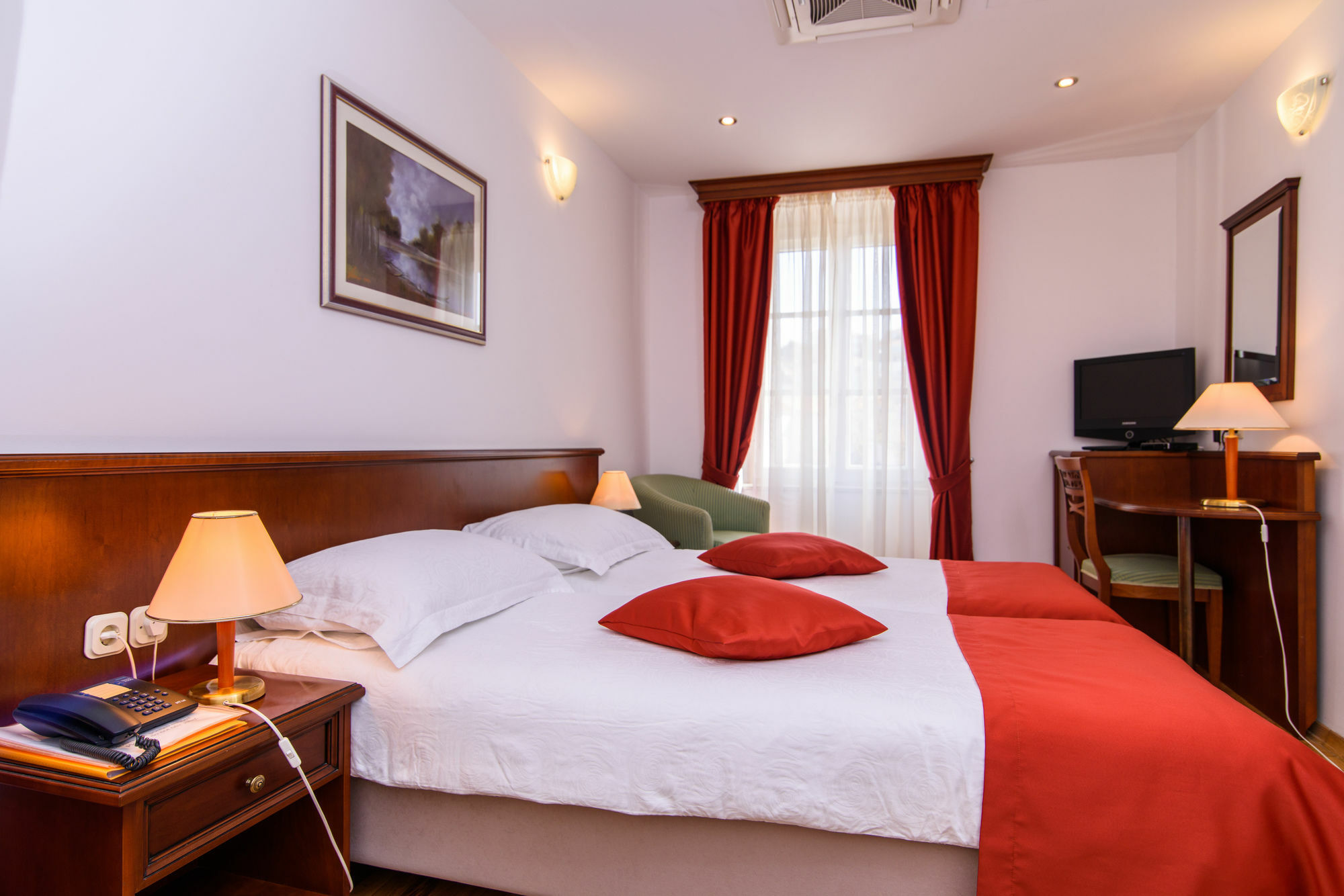 Heritage Sikaa Szálloda 4*